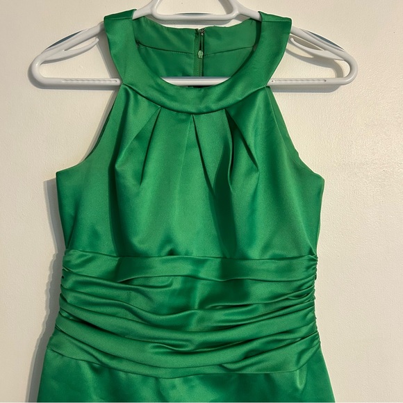 David's Bridal Dresses & Skirts - David's Bridal Vibrant Kelly Green Satin Halter Mini Dress Ruched Bodice Size 6